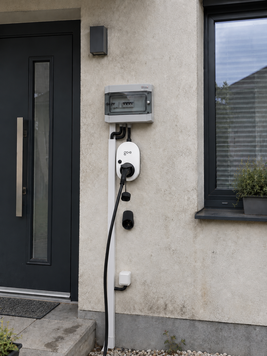Montáž wallboxu go-e pre nabíjanie elektromobilu pri rodinnom dome v Hviezdoslavove – ELMS Group