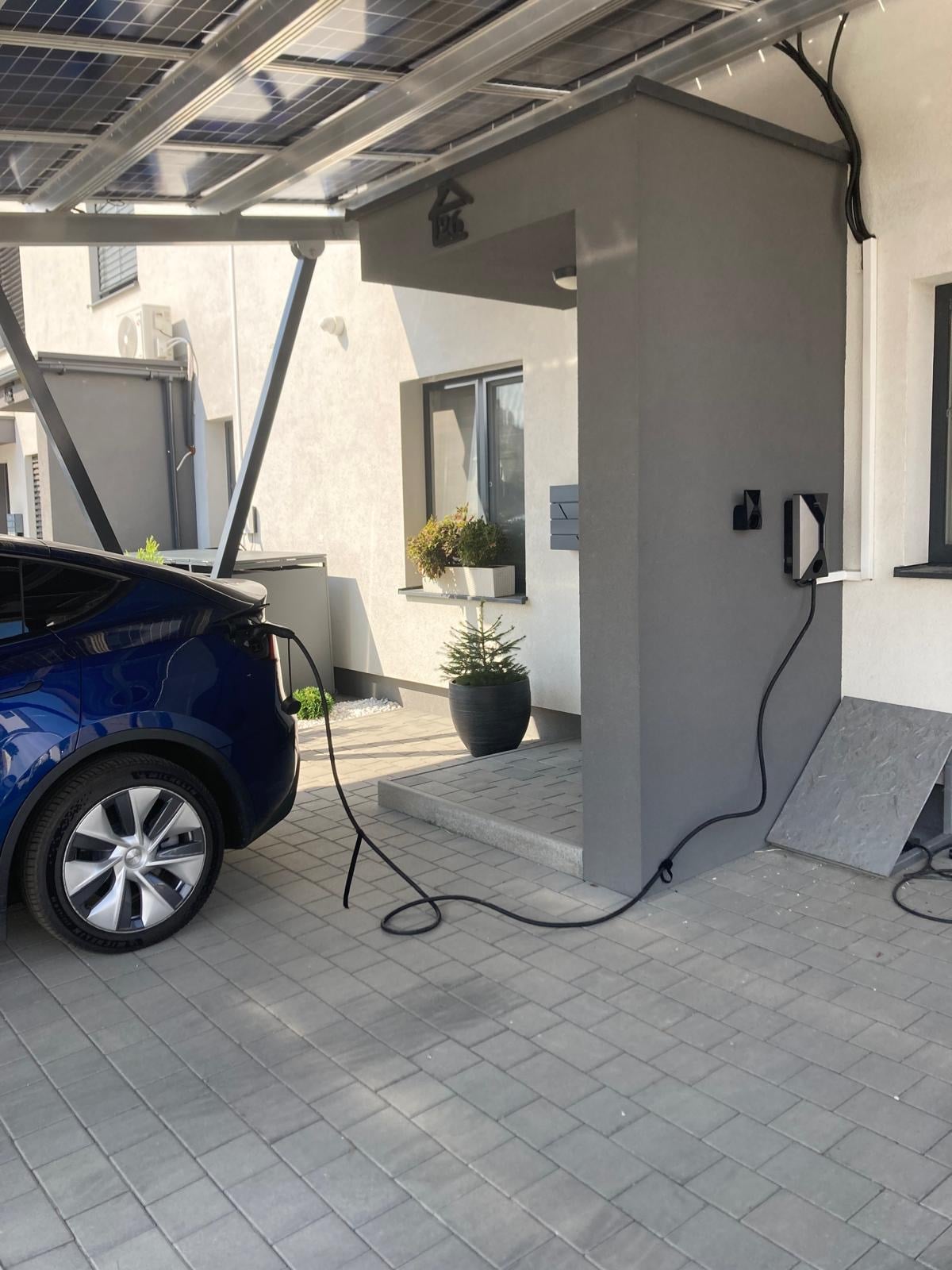Nabíjanie elektromobilu cez namontovaný wallbox