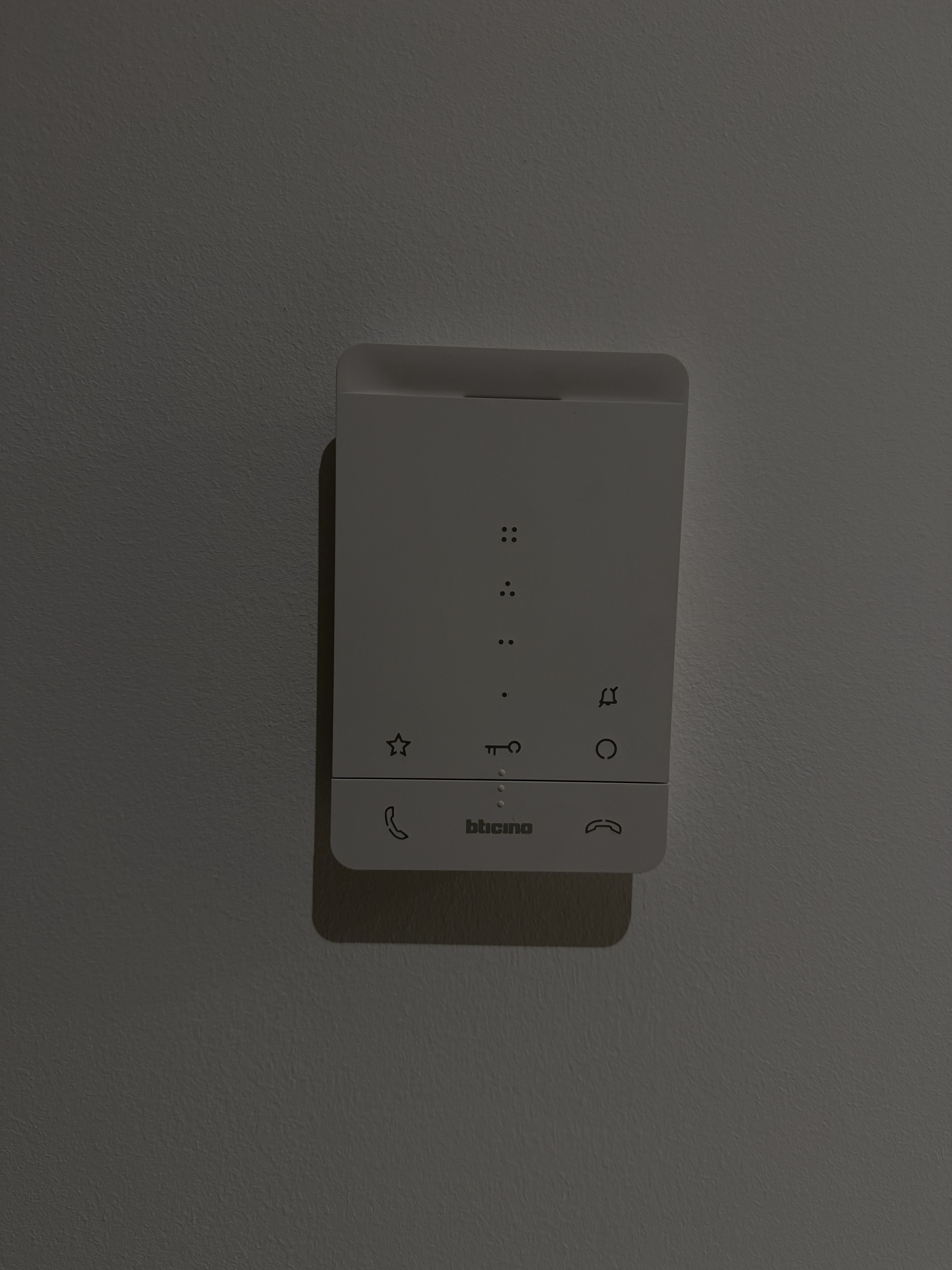 Montáž nástenného domového telefónu a interkomu pri elektroinštalácii domu v Čiernej Vode – ELMS Group