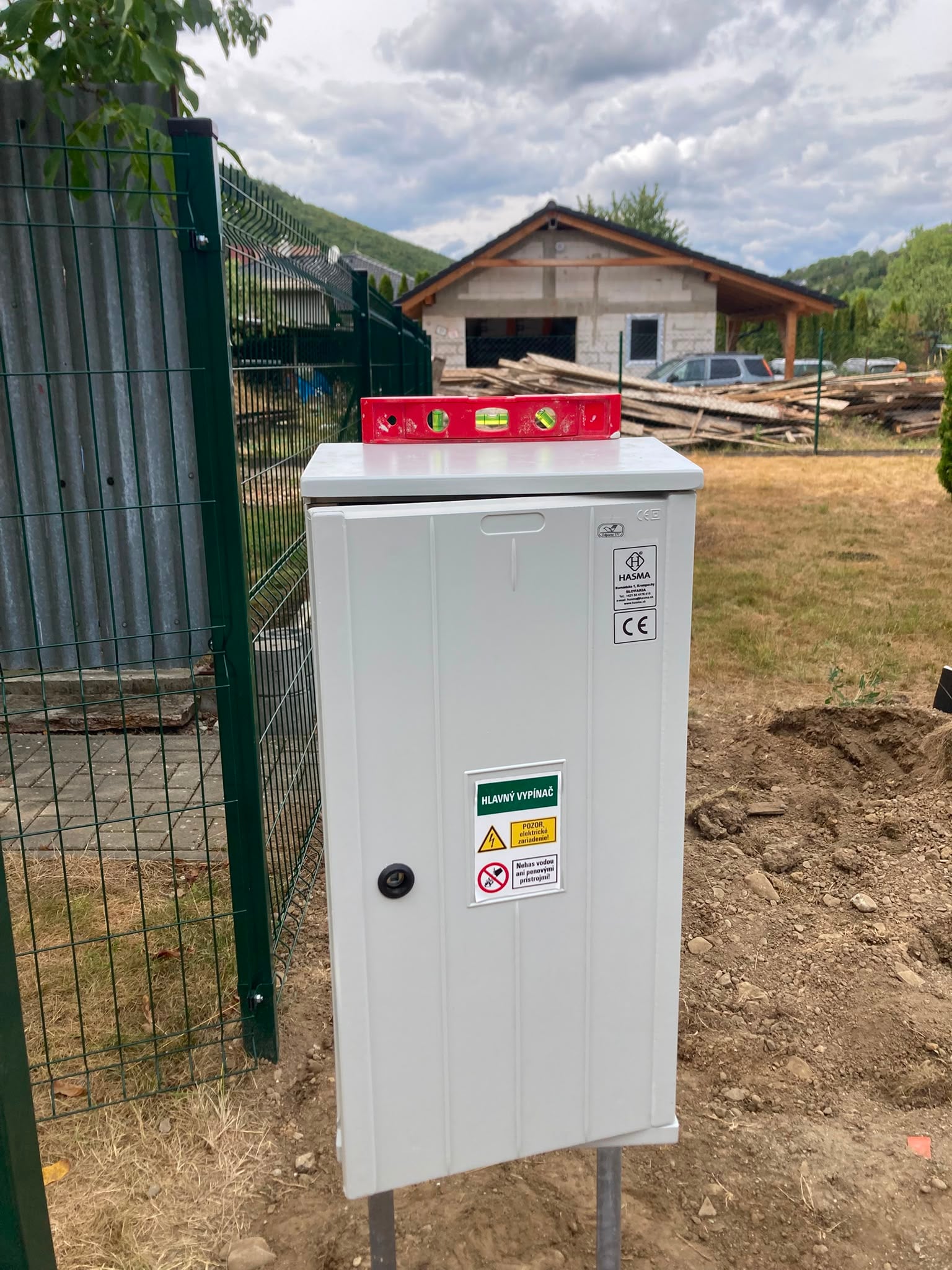 Samostatný elektrický rozvádzač v exteriéri