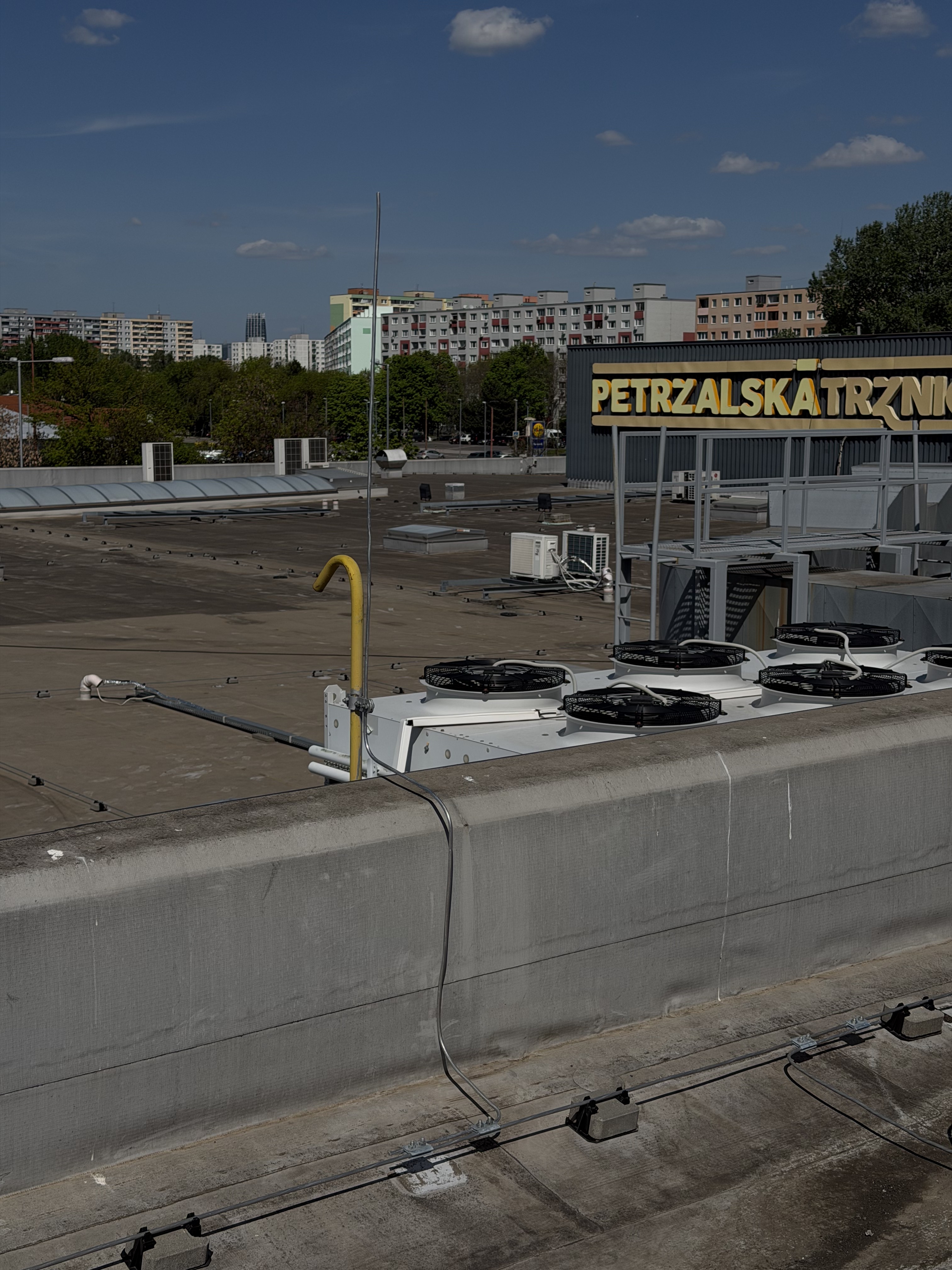 Výmena bleskozvodu na obchodnom centre v Petržalke