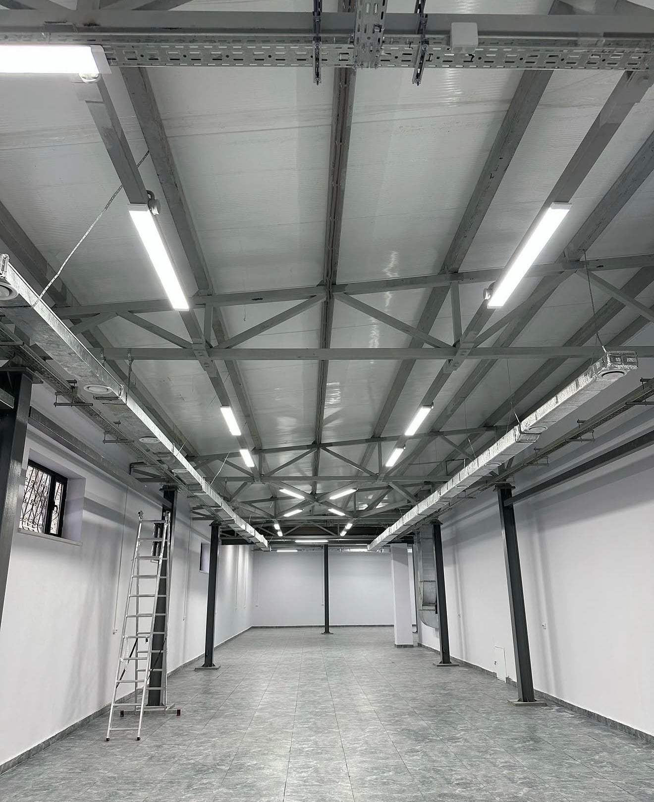 LED osvetlenie komerčného priestoru
