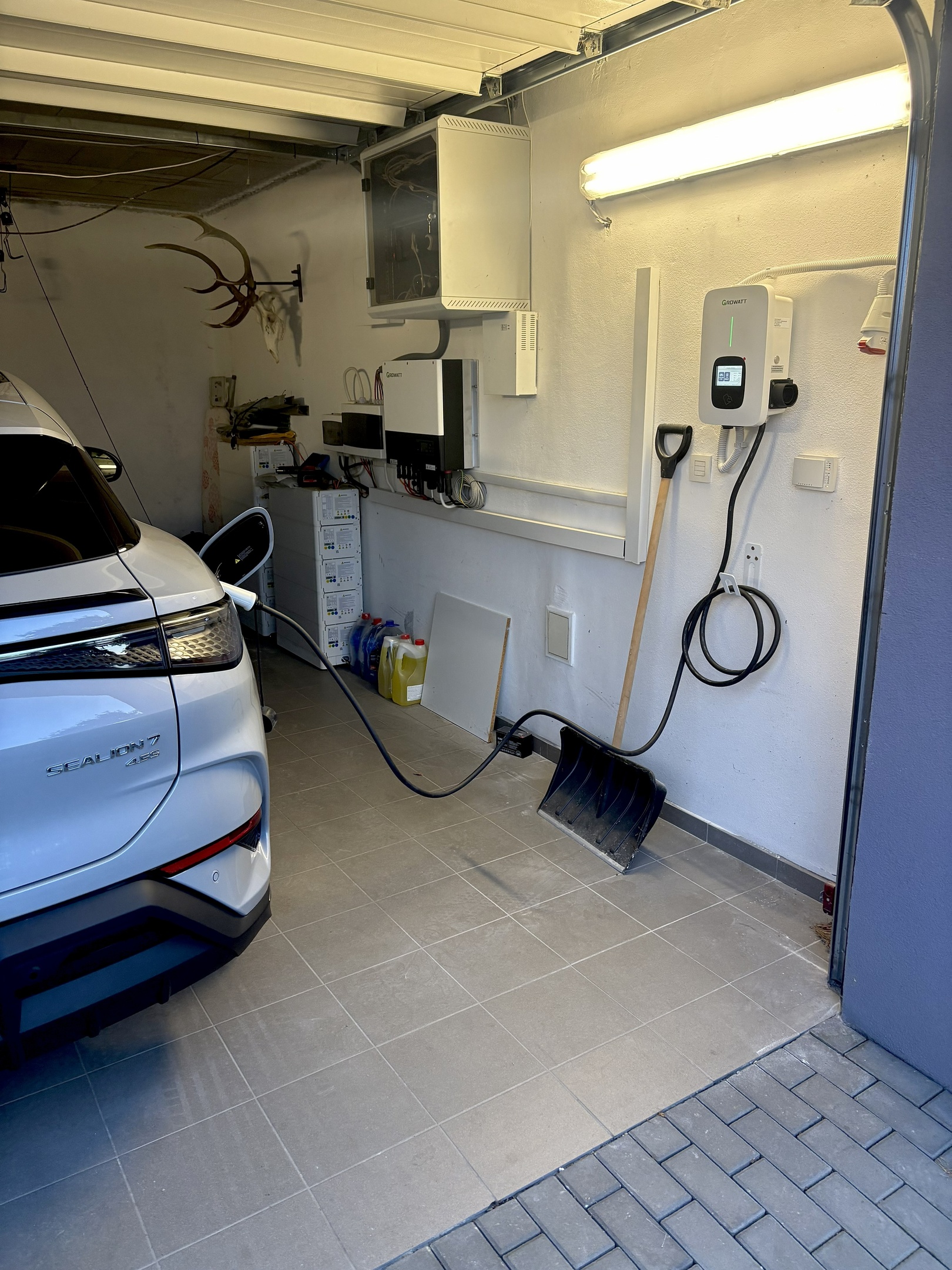 Inštalácia nabíjacej stanice pre elektromobil v garáži rodinného domu v Pezinku